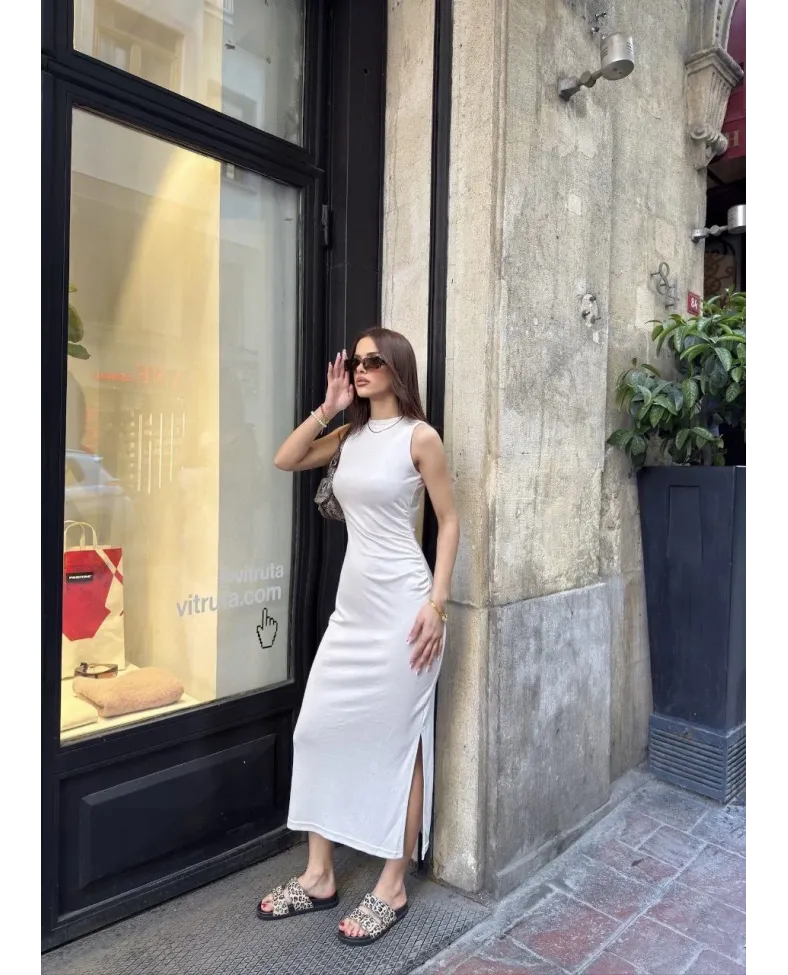 Osy Modal Yumuşak Dokulu Kumaş Bisiklet Yaka Sıfır Kolsuz Yırtmaçlı Uzun Elbise - Beyaz