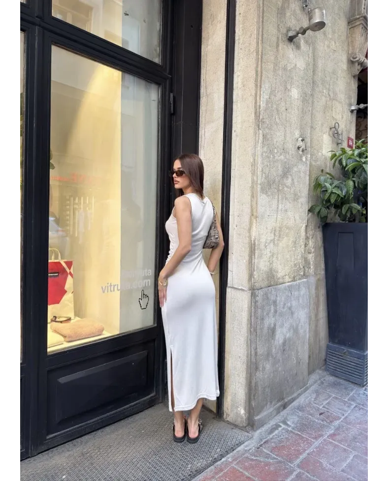 Osy Modal Yumuşak Dokulu Kumaş Bisiklet Yaka Sıfır Kolsuz Yırtmaçlı Uzun Elbise - Beyaz