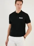 Yakası Düğmeli Yakalı Pike Baskılı T-Shirt - Siyah