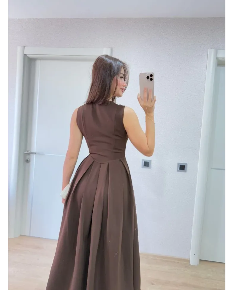 V yaka Krep Arka Ön Pens Detaylı Uzun Kolsuz Elbise - Kahverengi