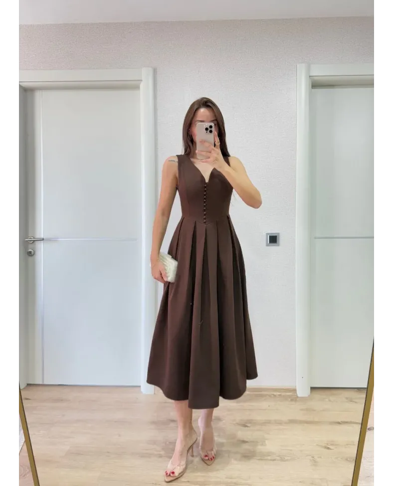 V yaka Krep Arka Ön Pens Detaylı Uzun Kolsuz Elbise - Kahverengi