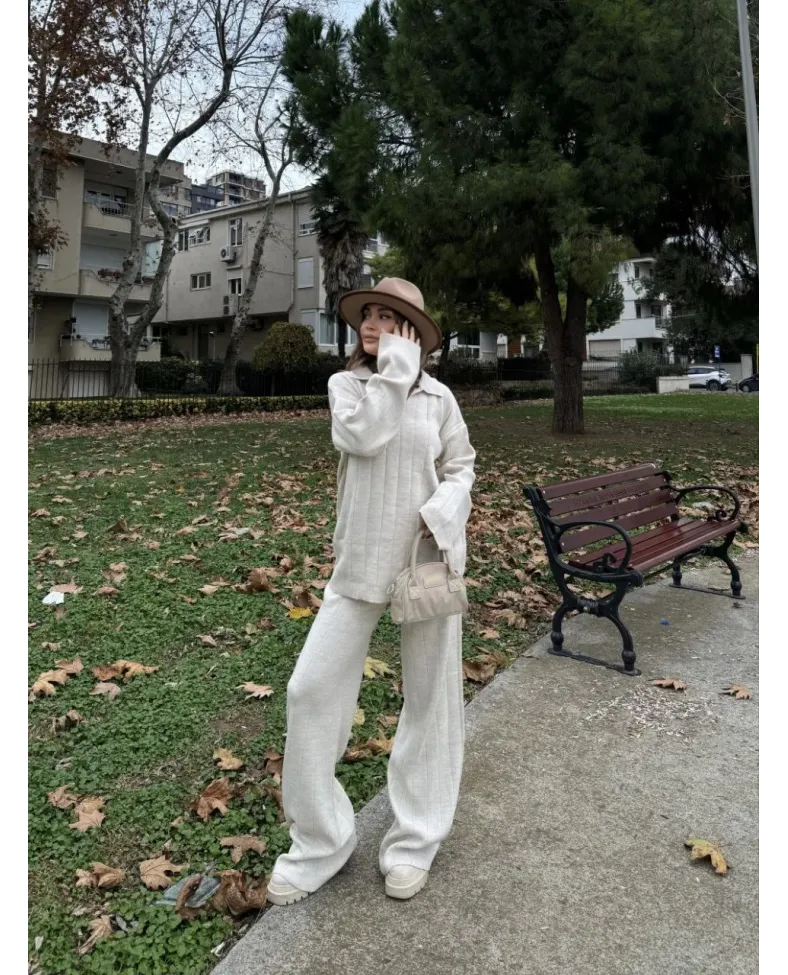 Yakalı Cizgi Detaylı Triko İkili Takım - Beyaz