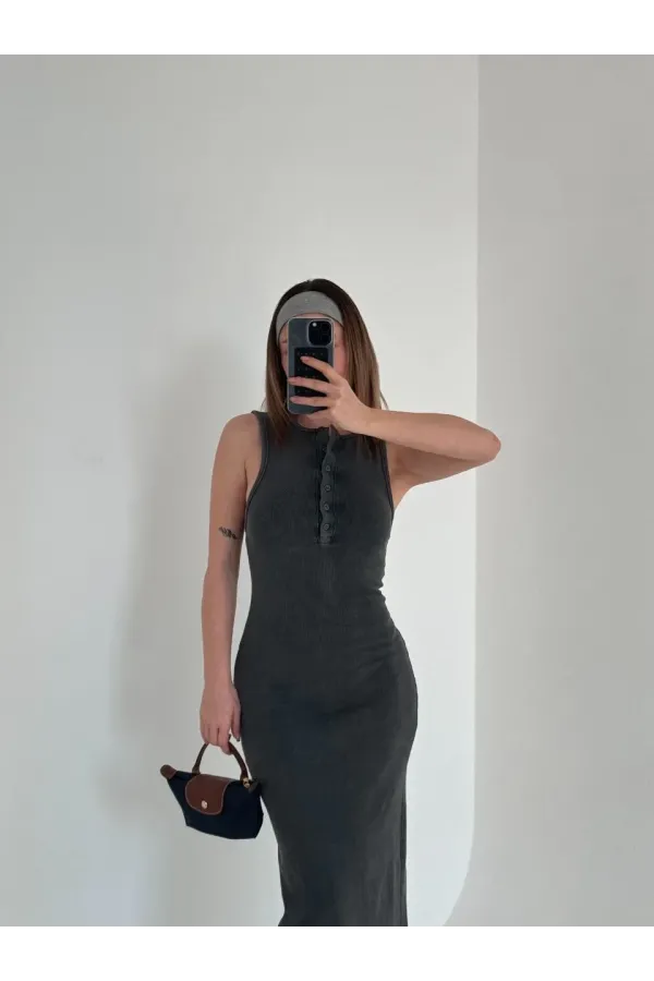 Yırtmaç Detaylı Kolsuz Düğmeli Yıkamalı Uzun Elbise - Antrasit