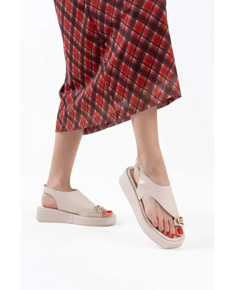 Kadın Bej Cilt Toka Detaylı Sandalet TR17MY03C