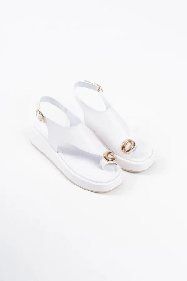 Kadın Beyaz Cilt Toka Detaylı Sandalet TR17MY03B