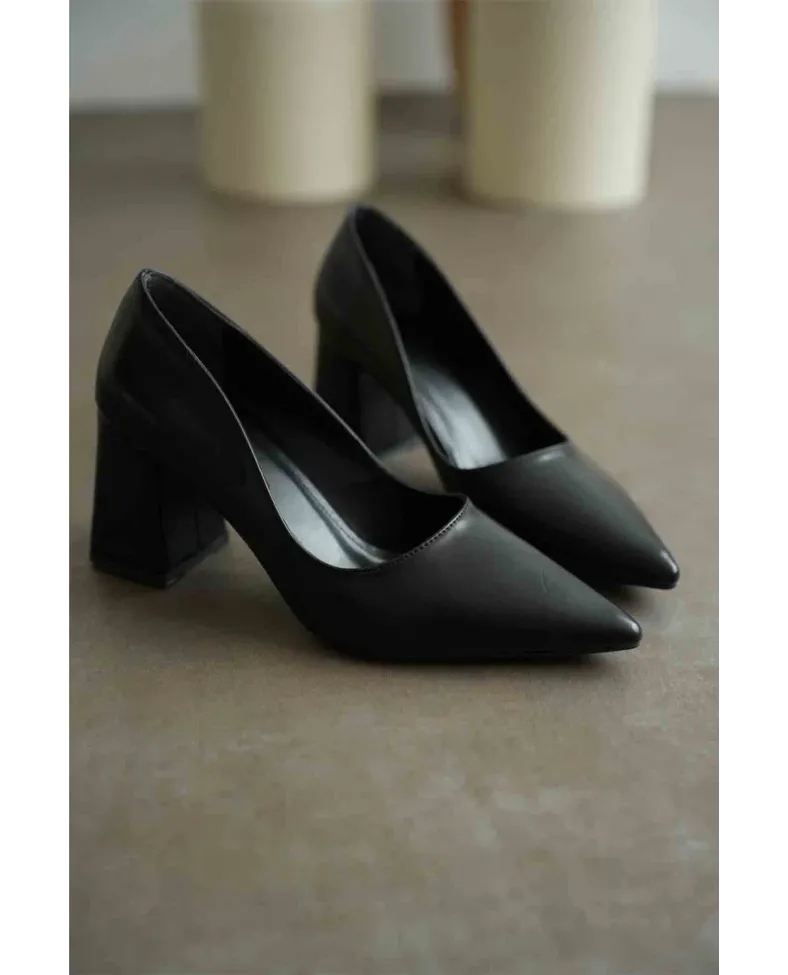 Siyah Cilt Kadın Topuklu Ayakkabı TR08MS16A