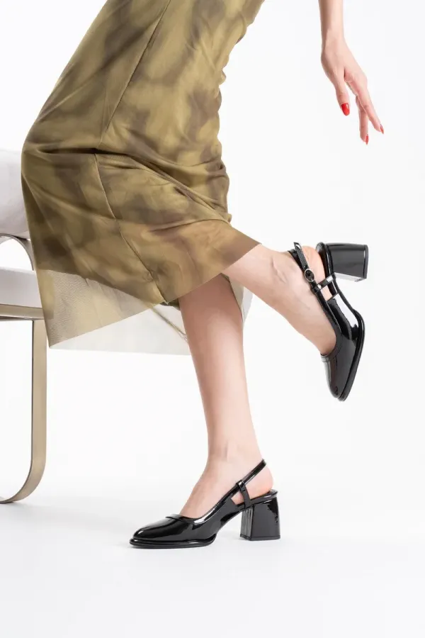 Siyah Rugan Kadın Topuklu Ayakkabı TR18MS17A