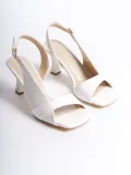 Kadın Beyaz Rugan Detaylı Topuklu Sandalet TR13MY01C