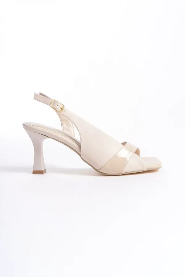 Kadın Bej Rugan Detaylı Topuklu Sandalet TR13MY01B