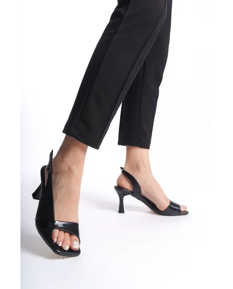 Kadın Siyah Rugan Detaylı Topuklu Sandalet TR13MY01A