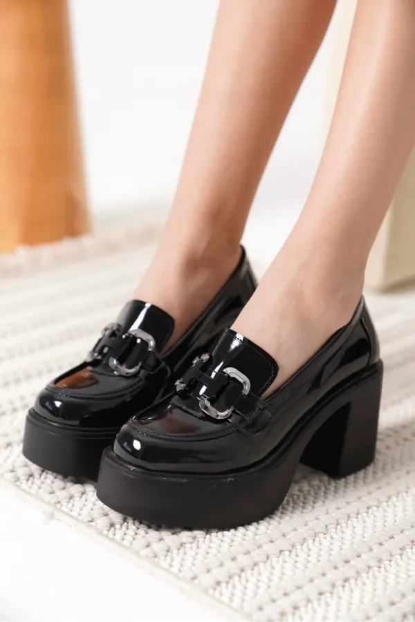 Siyah Rugan Gümüş Tokalı Kadın Loafer TR17MS03C