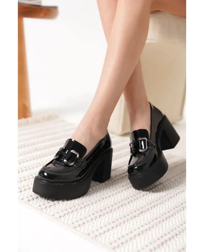Siyah Rugan Gümüş Tokalı Kadın Loafer TR17MS03C