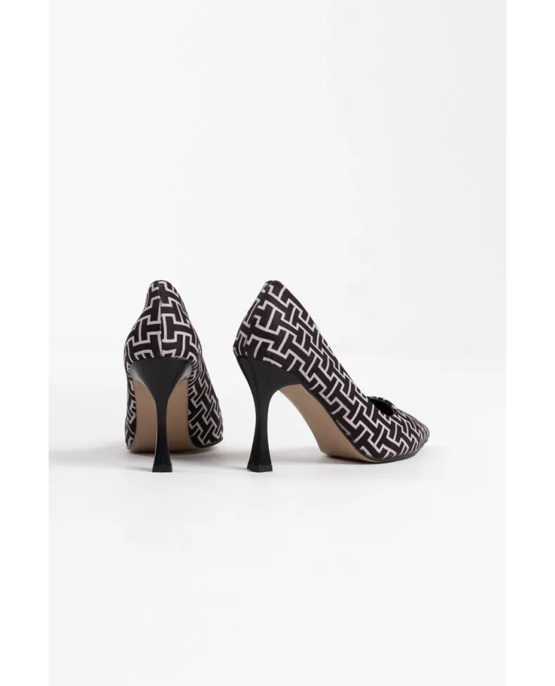 Kadın Siyah Desenli Stiletto TR08MS12A