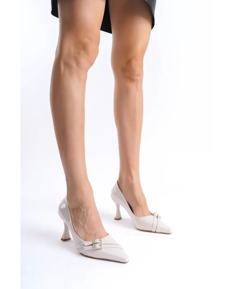 Kadın Bej Rugan Topuklu Ayakkabı TR08MS25L