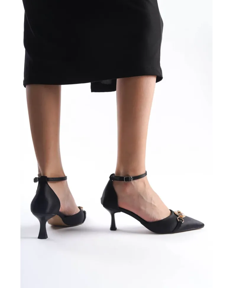 Kadın Siyah Topuklu Ayakkabı TR08MS28A