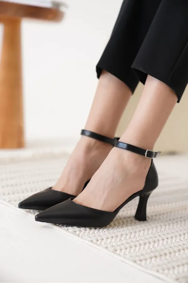 Kadın Siyah Topuklu Ayakkabı TR12MS01A