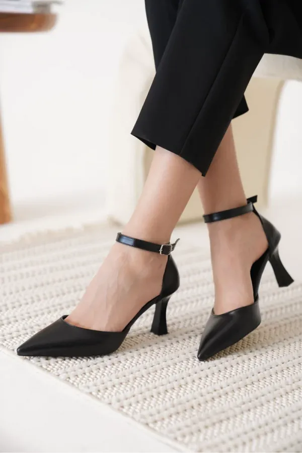 Kadın Siyah Topuklu Ayakkabı TR12MS01A