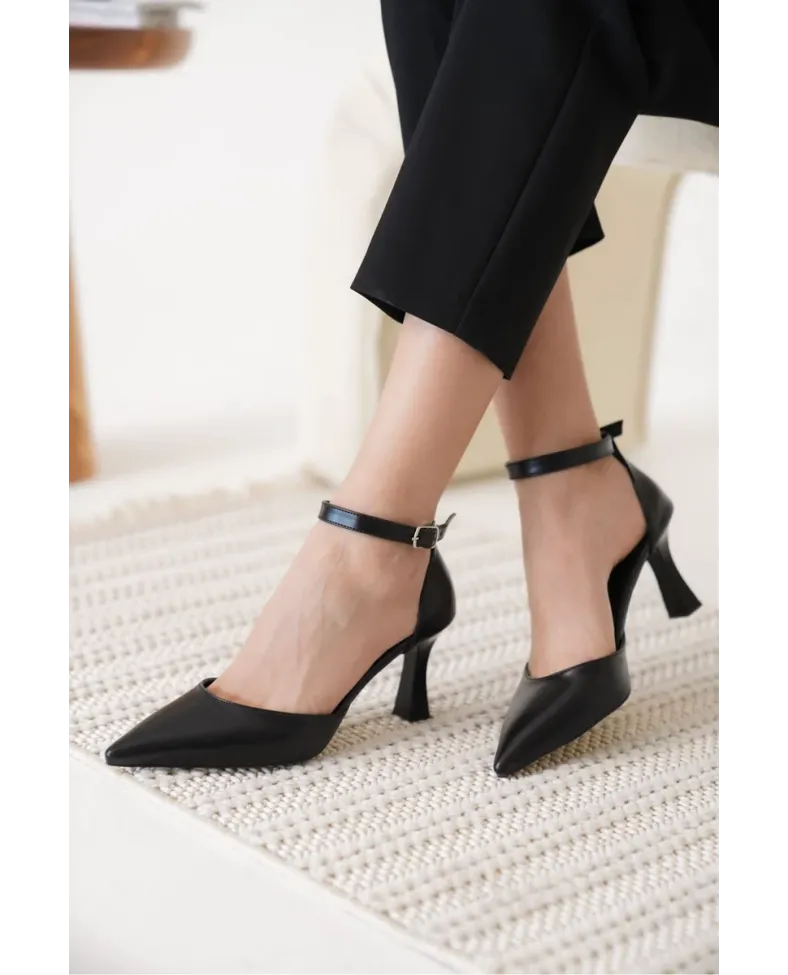 Kadın Siyah Topuklu Ayakkabı TR12MS01A