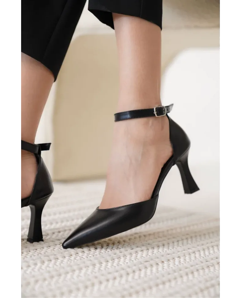 Kadın Siyah Topuklu Ayakkabı TR12MS01A