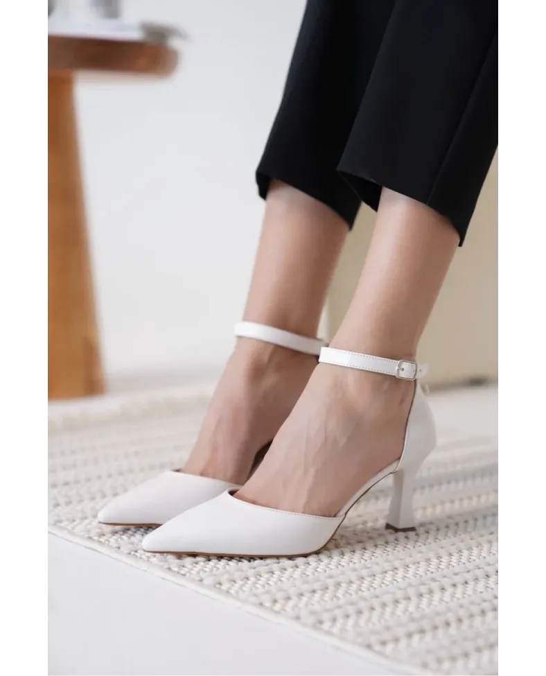 Kadın Beyaz Topuklu Ayakkabı TR12MS01B