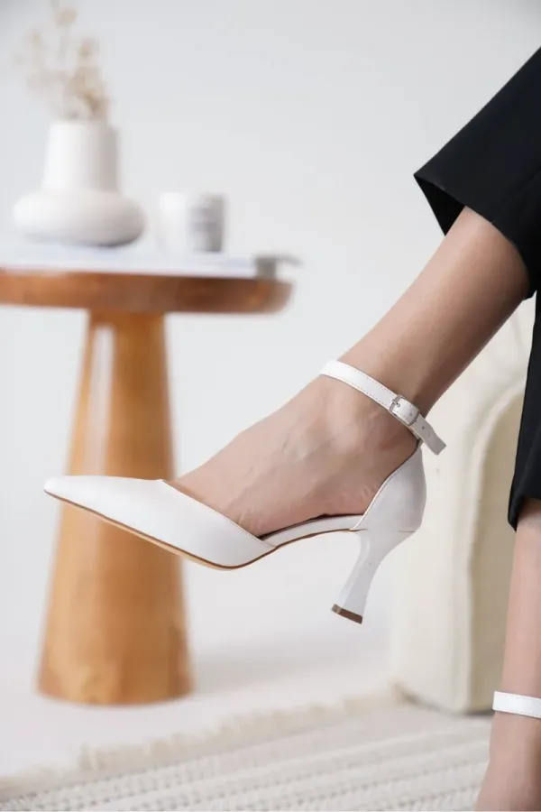 Kadın Beyaz Topuklu Ayakkabı TR12MS01B