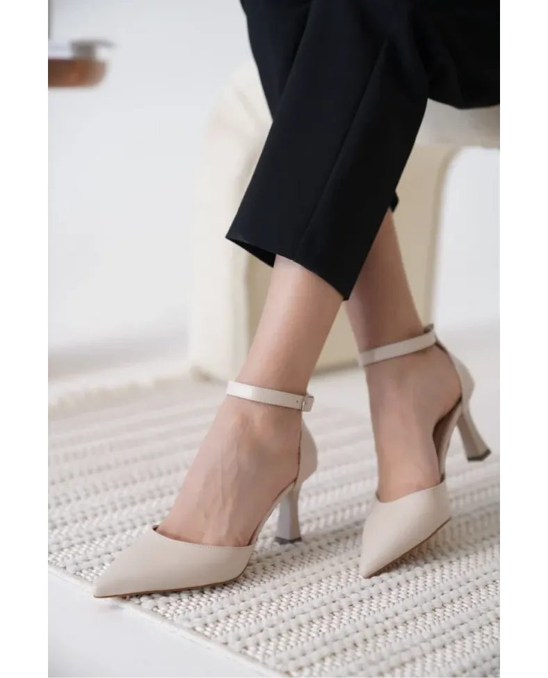 Kadın Bej Topuklu Ayakkabı TR12MS01C