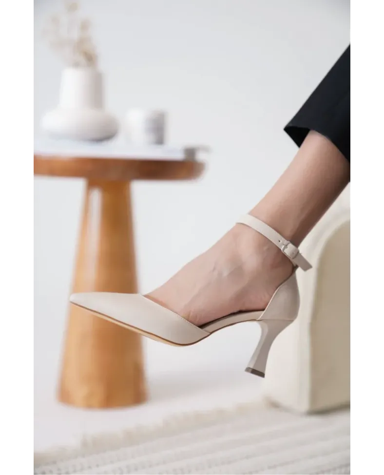 Kadın Bej Topuklu Ayakkabı TR12MS01C