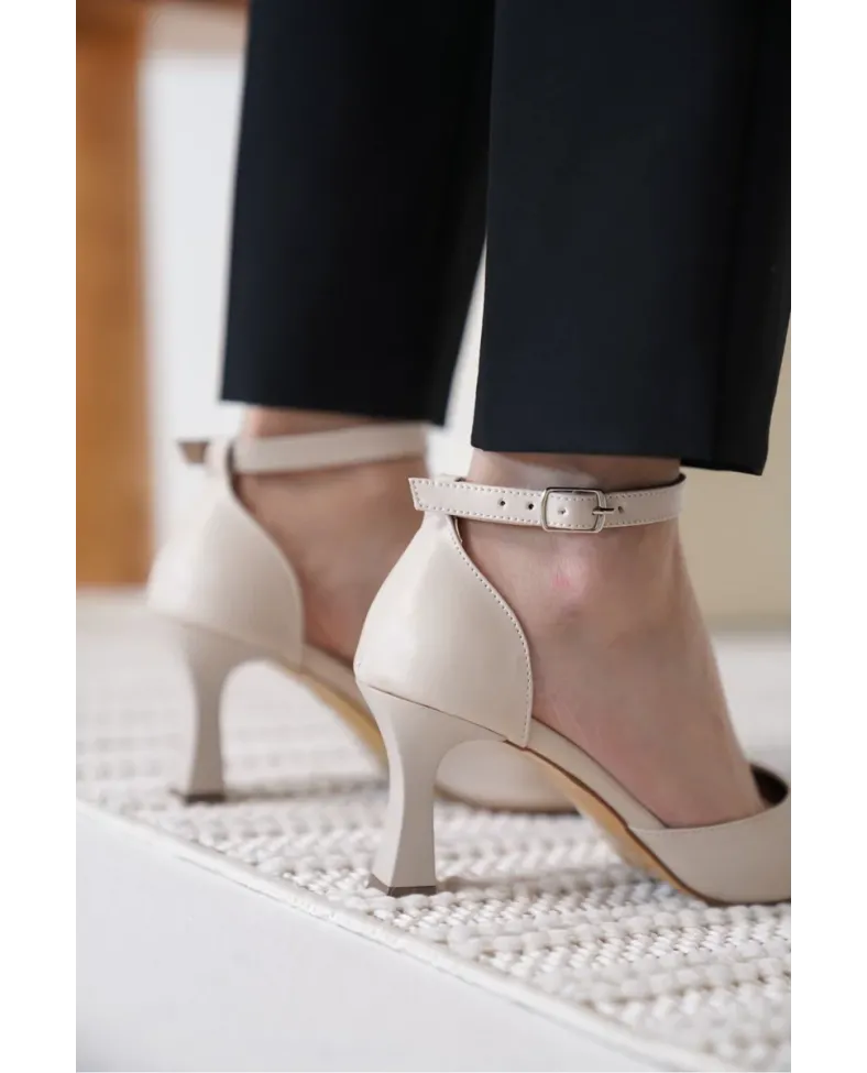 Kadın Bej Topuklu Ayakkabı TR12MS01C