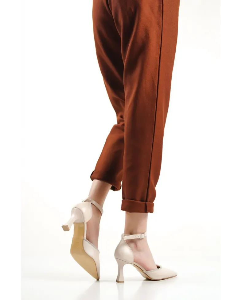 Taşlı Kadın Bej Topuklu Ayakkabı TR12MS02C