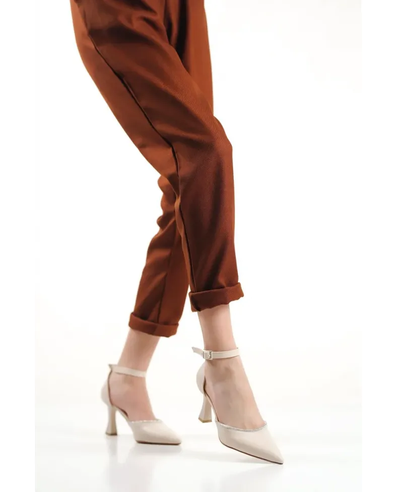 Taşlı Kadın Bej Topuklu Ayakkabı TR12MS02C