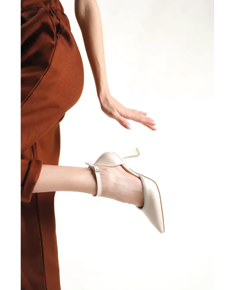 Taşlı Kadın Bej Topuklu Ayakkabı TR12MS02C