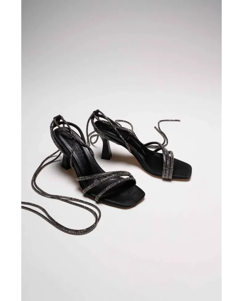 Siyah Taşlı Kadın Topuklu Sandalet TR25MY02A