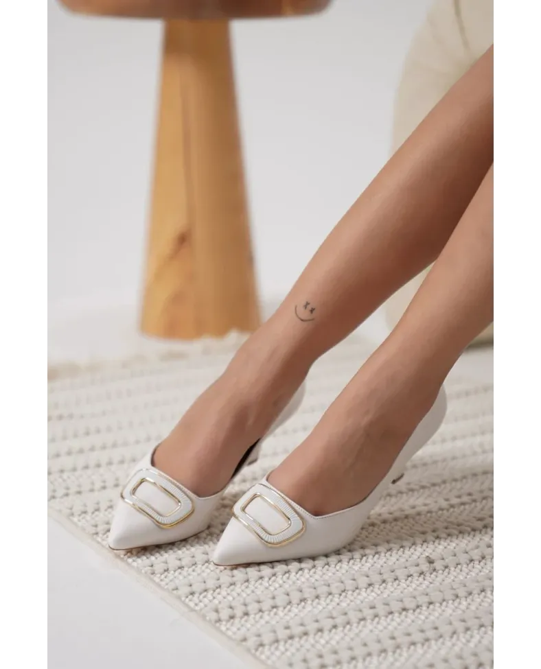 Kadın Beyaz Topuklu Ayakkabı TR12MS07B