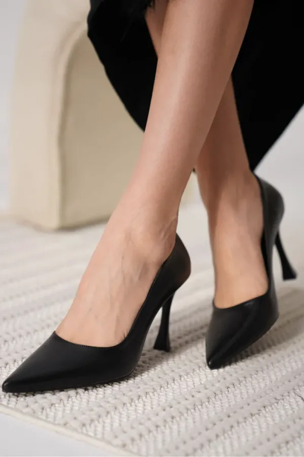 Siyah Cilt Kadın Stiletto TR18MS03F
