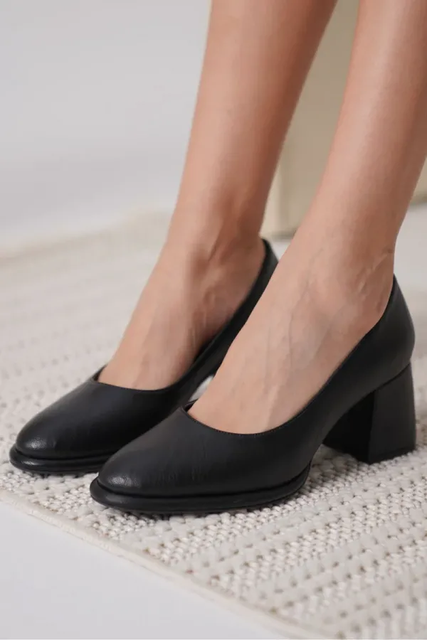Siyah Cilt Kadın Stiletto TR18MS05C