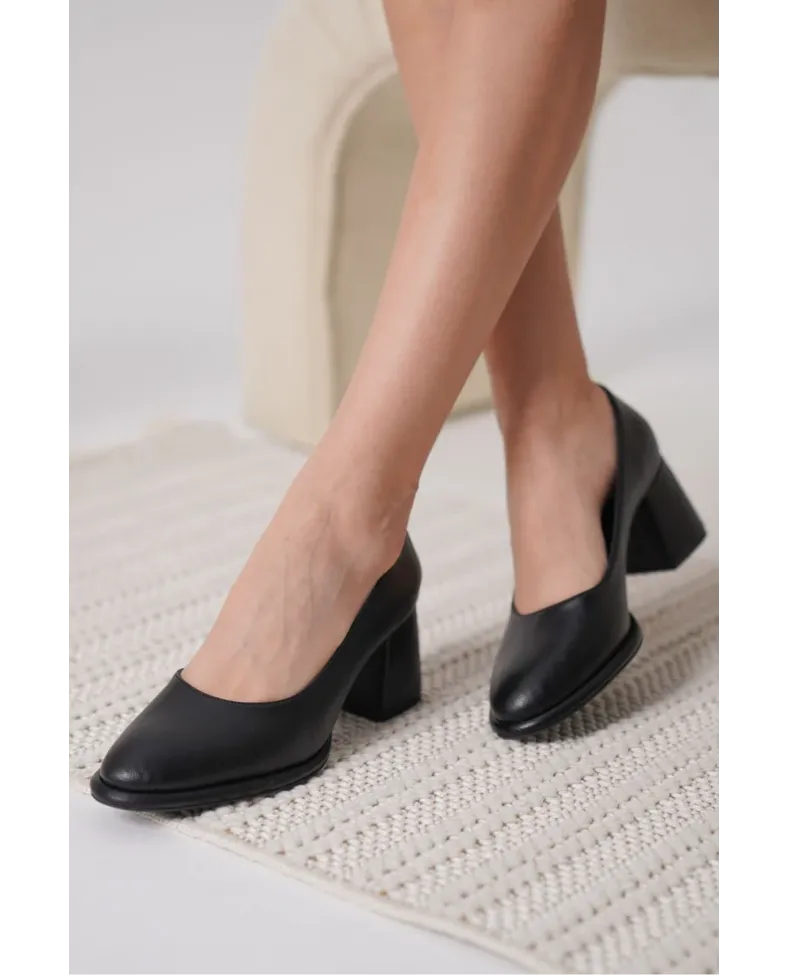 Siyah Cilt Kadın Stiletto TR18MS05C