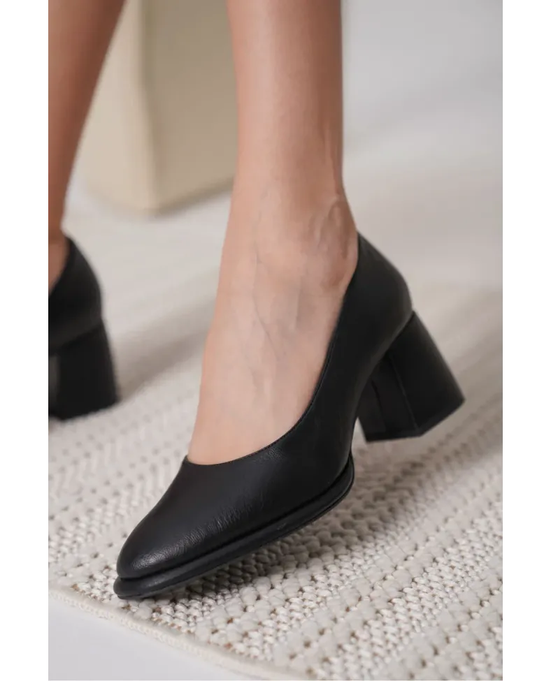 Siyah Cilt Kadın Stiletto TR18MS05C