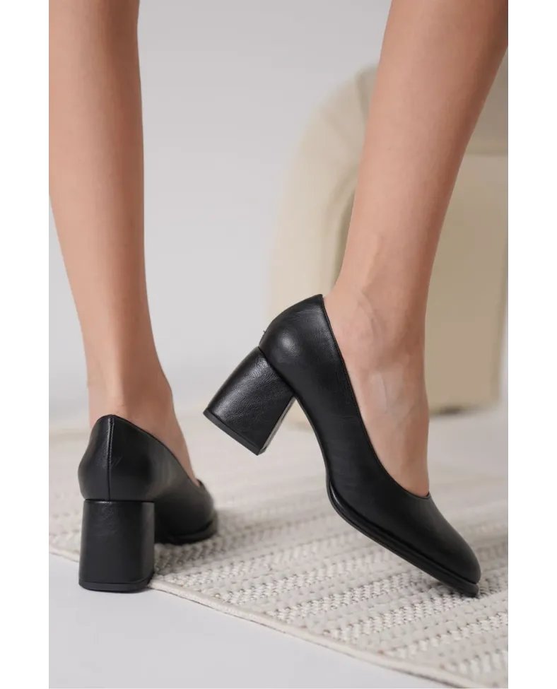 Siyah Cilt Kadın Stiletto TR18MS05C