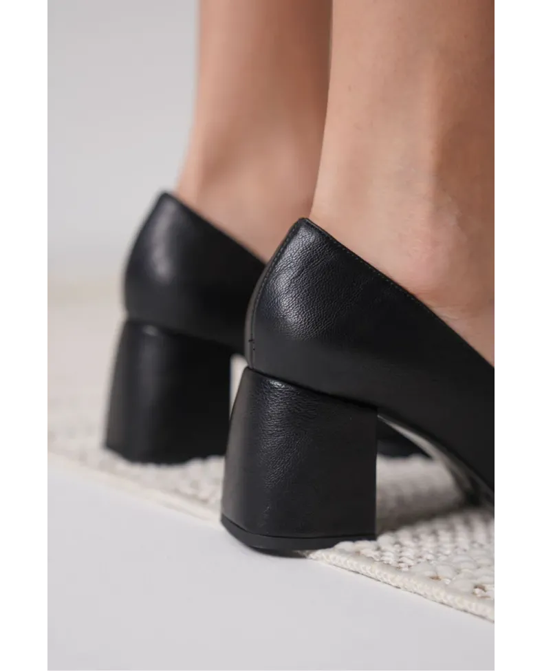 Siyah Cilt Kadın Stiletto TR18MS05C