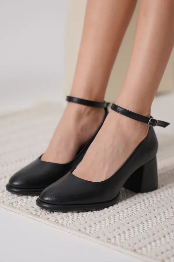 Kadın Mat Siyah Topuklu Ayakkabı TR18MS06A