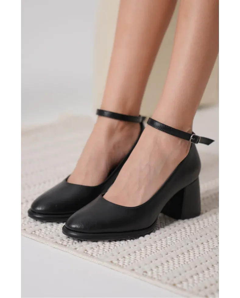 Kadın Mat Siyah Topuklu Ayakkabı TR18MS06A