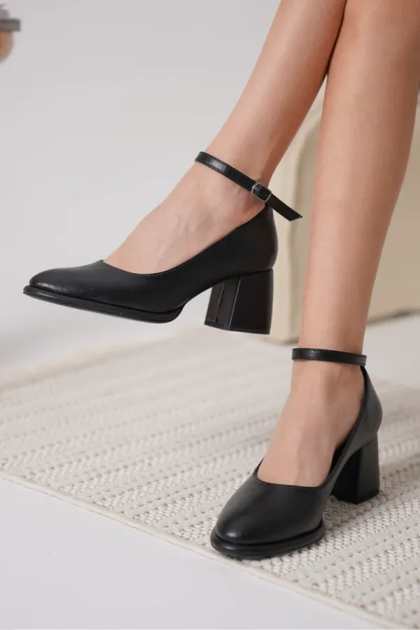 Kadın Mat Siyah Topuklu Ayakkabı TR18MS06A