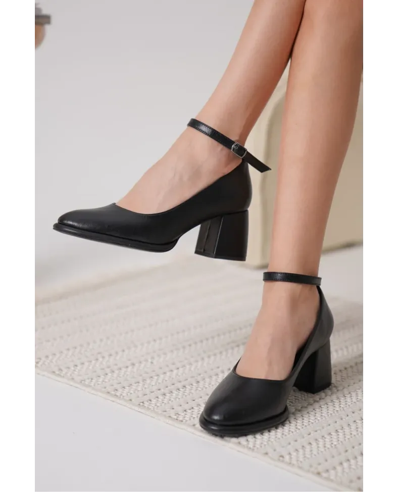 Kadın Mat Siyah Topuklu Ayakkabı TR18MS06A