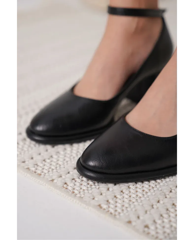 Kadın Mat Siyah Topuklu Ayakkabı TR18MS06A