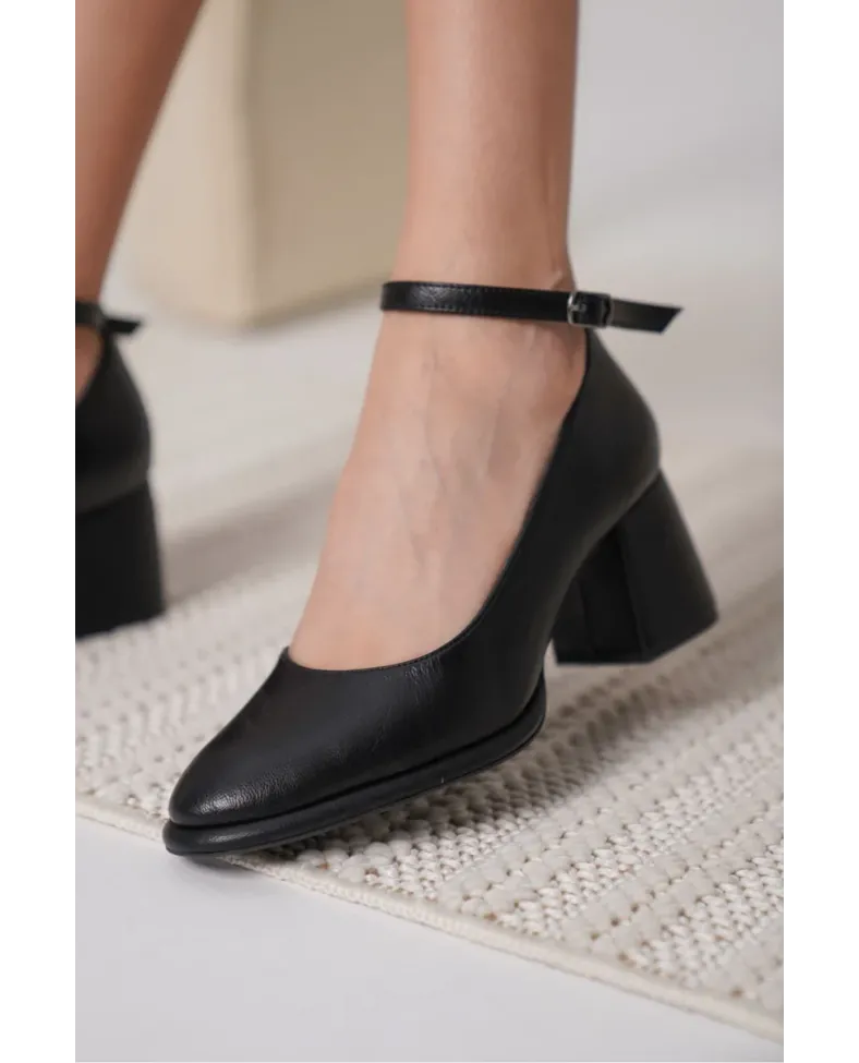 Kadın Mat Siyah Topuklu Ayakkabı TR18MS06A