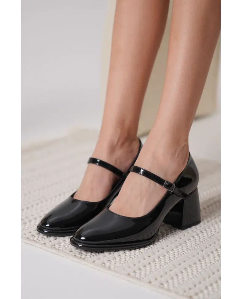 Siyah Rugan Kadın Topuklu Ayakkabı TR18MS07A