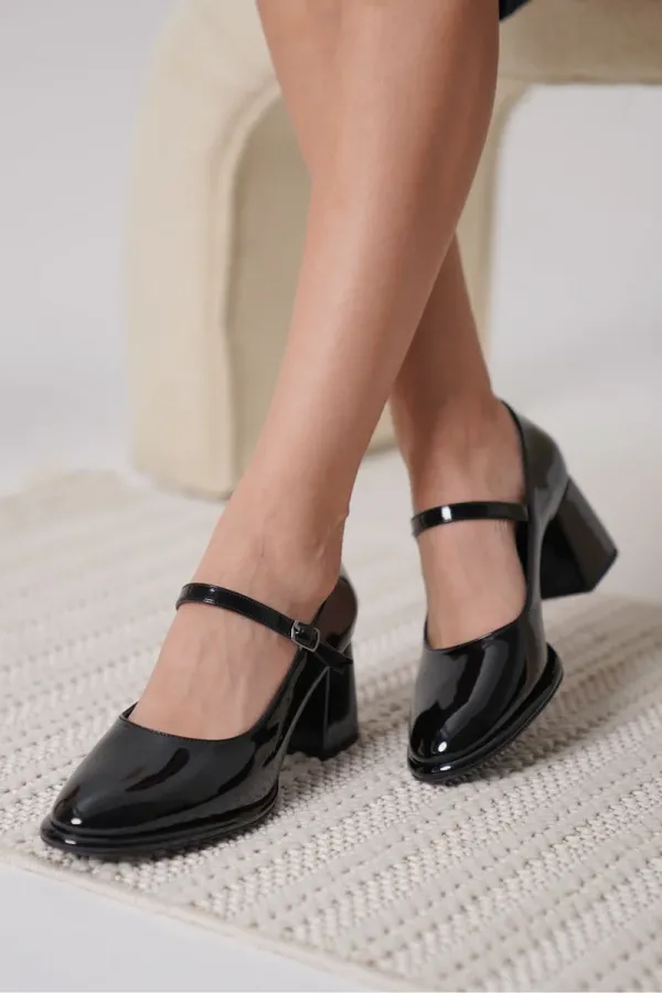 Siyah Rugan Kadın Topuklu Ayakkabı TR18MS07A