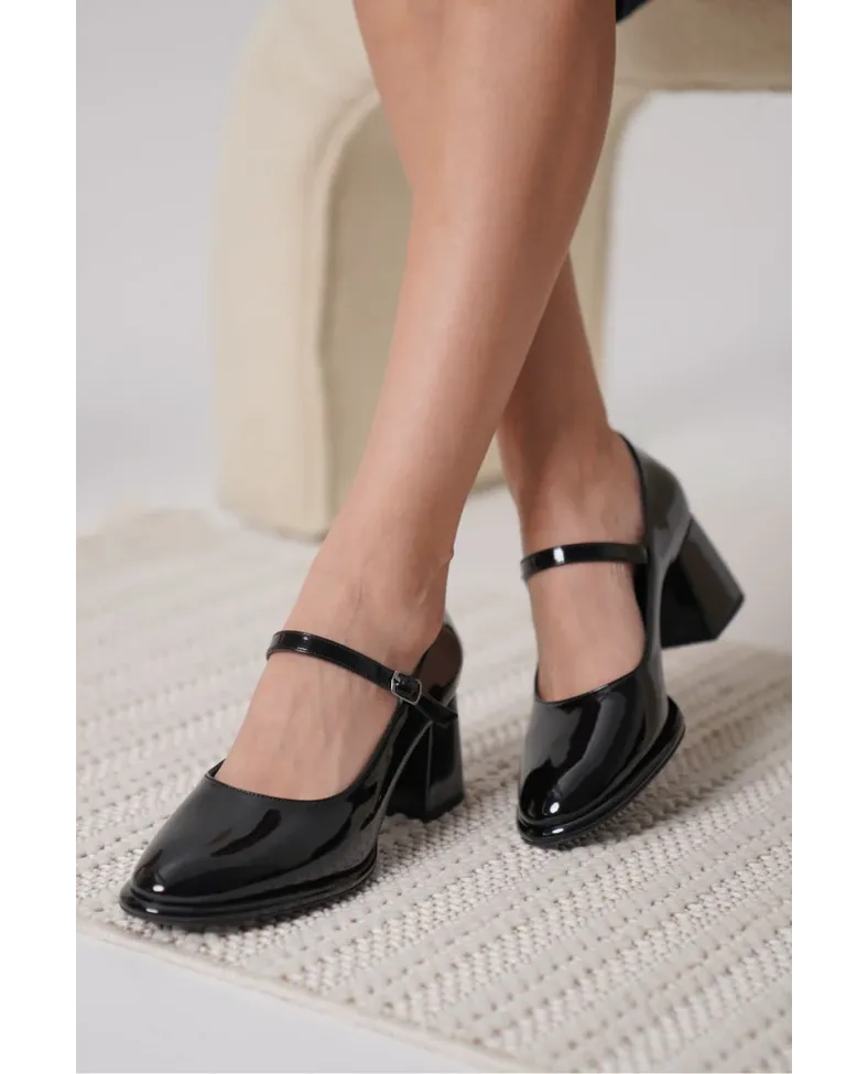 Siyah Rugan Kadın Topuklu Ayakkabı TR18MS07A