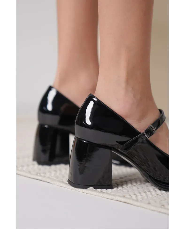 Siyah Rugan Kadın Topuklu Ayakkabı TR18MS07A