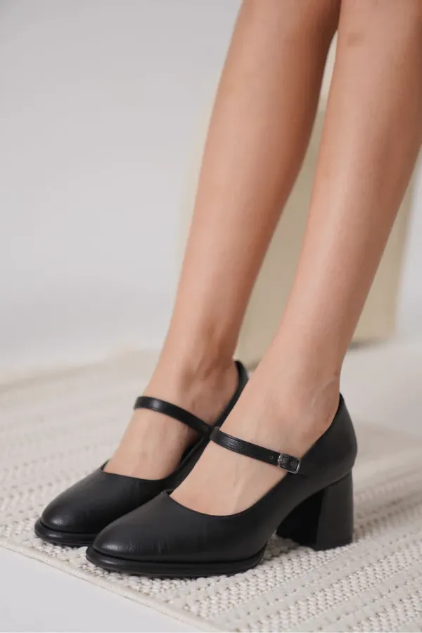 Siyah Cilt Kadın Topuklu Ayakkabı TR18MS07C